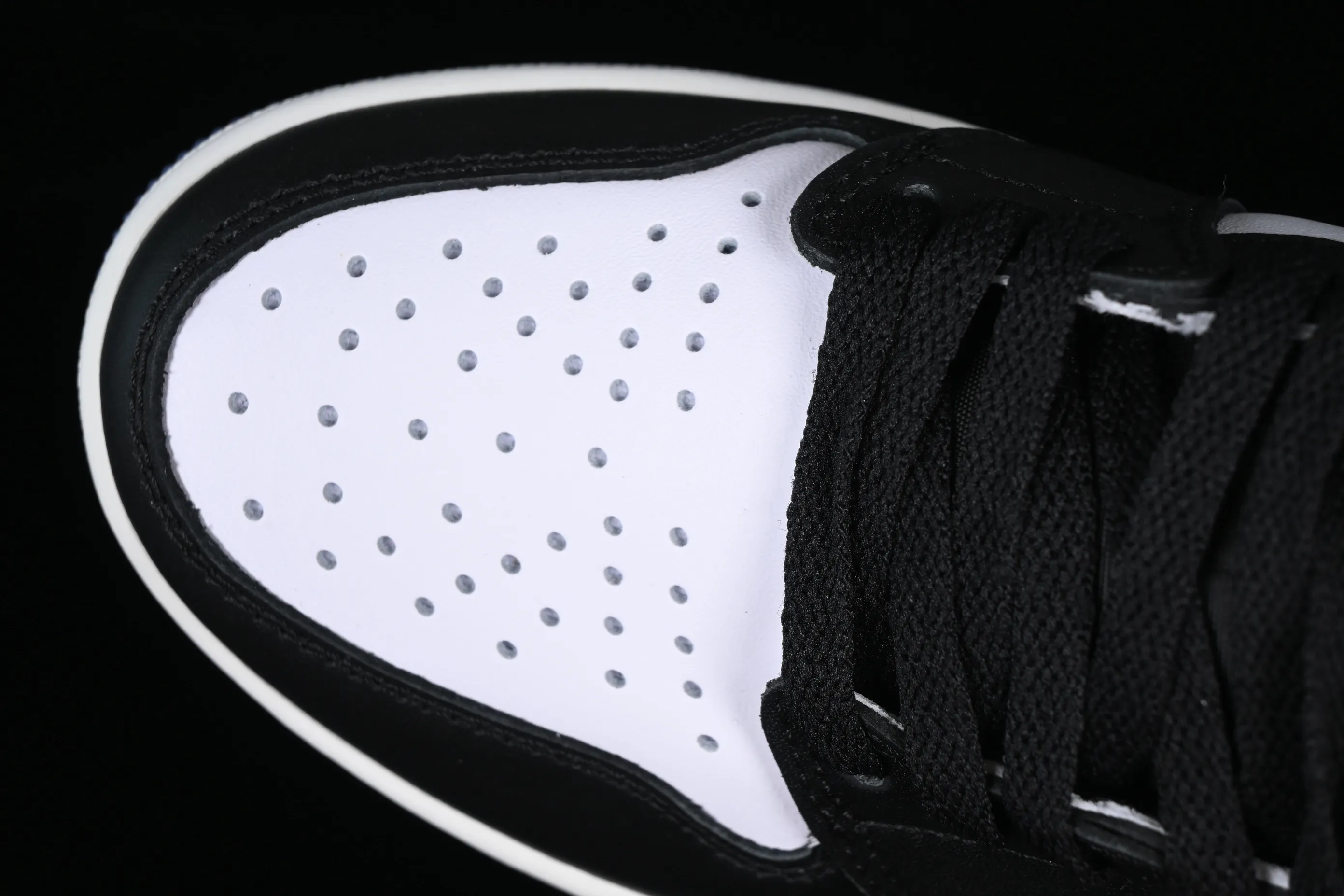 All Categories Air Jordan Jordan Series Basketball Shoes Air Jordan 1 High Air Jordan 1 Retro High OG AJ1 Six-time Champion Playful Blue Moon Basketball Shoes 555088-115